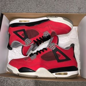 Jordan 4 toro bravo size 8.5